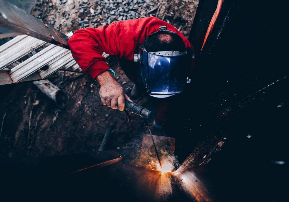 Jaka spawarka inwertorowa? Wskazówki, które pomogą Ci wybrać odpowiedni model