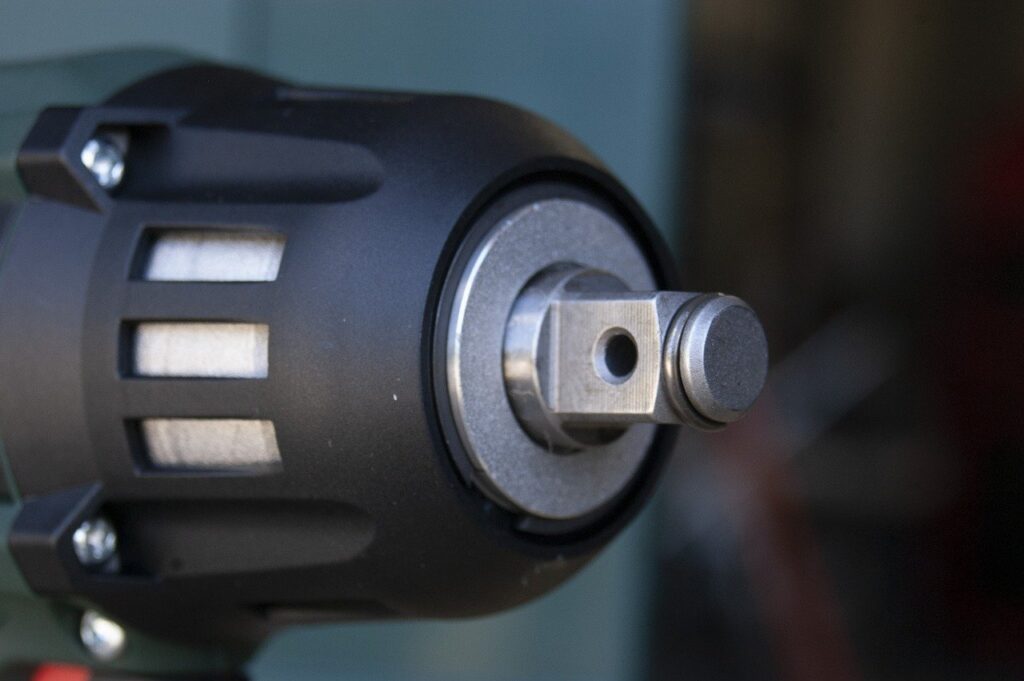 Klucz udarowy. Kiedy będzie potrzebny i jak go wybrać?