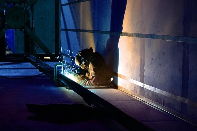 Jak spawać plastik? Dobieramy spawarkę i odpowiednie akcesoria