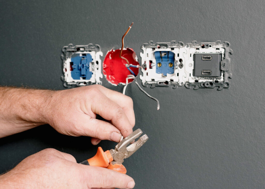 Narzędzia dla elektryka. Jaki prezent warto mu sprawić?