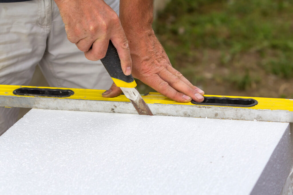 Czym najlepiej ciąć styropian? Praktyczne porady