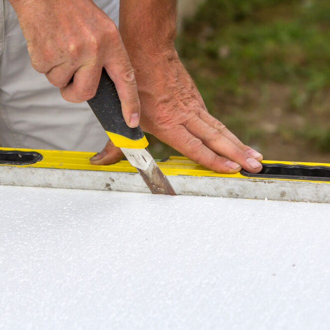 czym najlepiej ciąć styropian? Może sprawdzić się nawet zwykły nóż