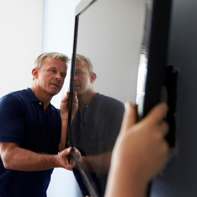 jak powiesić telewizor na ścianie - poradnik