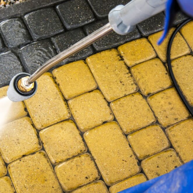 Czyszczenie kostki brukowej - najlepsze sposoby