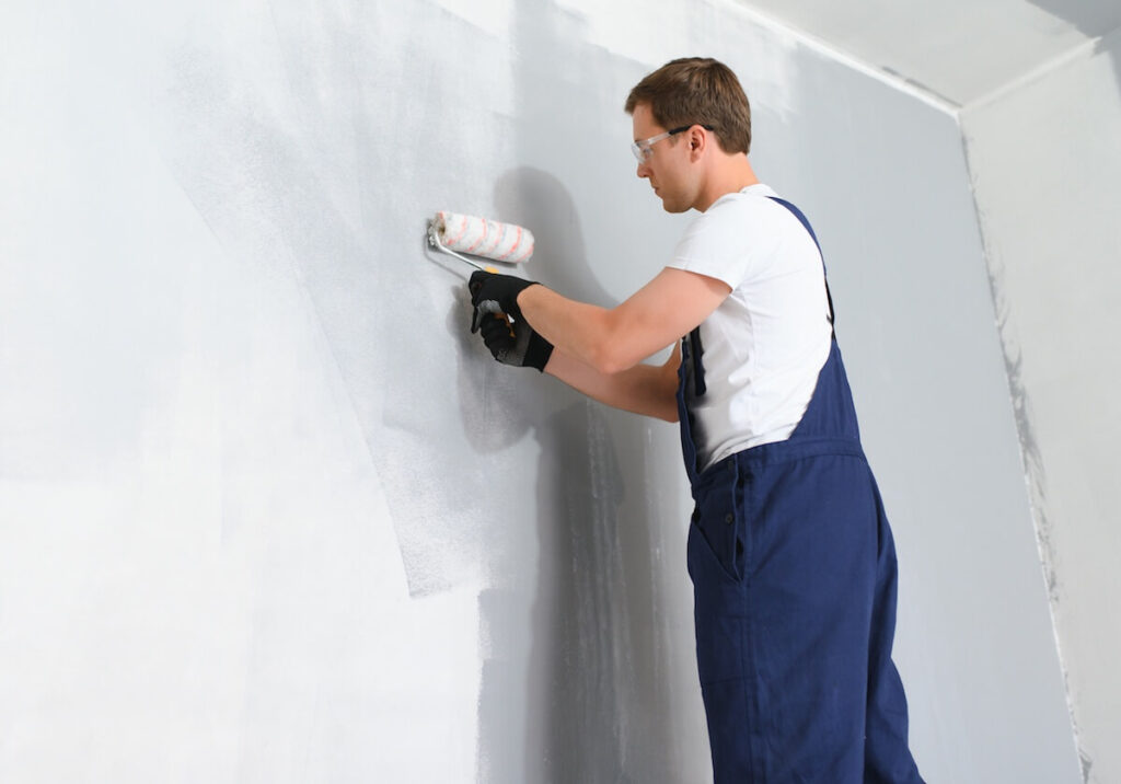 Jak przygotować ścianę do malowania?