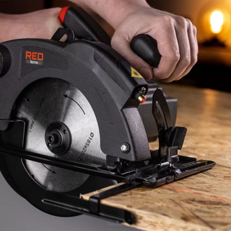 Czym ciąć listwy przypodłogowe? Piłą tarczową