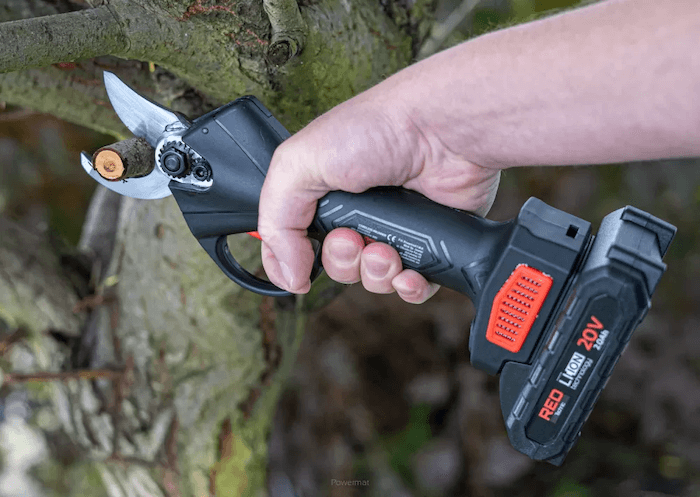 Sekator akumulatorowy RTSA0063 RED TECHNIC do drzew i krzewów