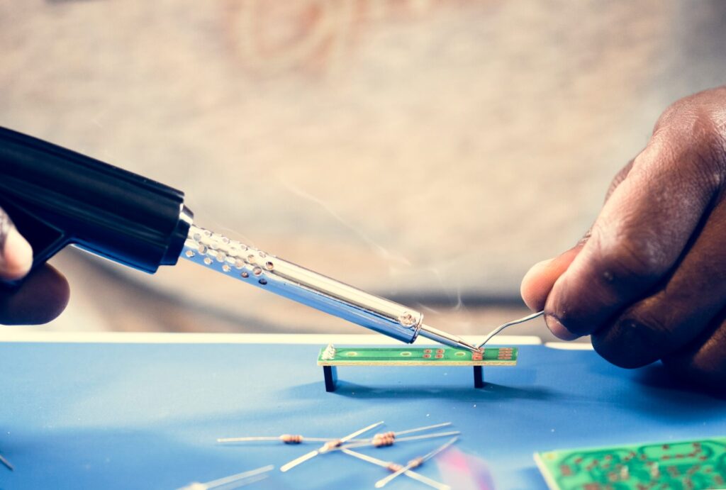 Jaka lutownica do elektroniki? Podpowiadamy!