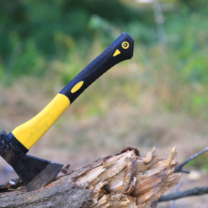 Najlepsza siekiera do rąbania drewna - poradnik