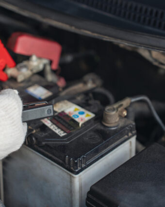 Jak naładować akumulator? Najlepsze metody